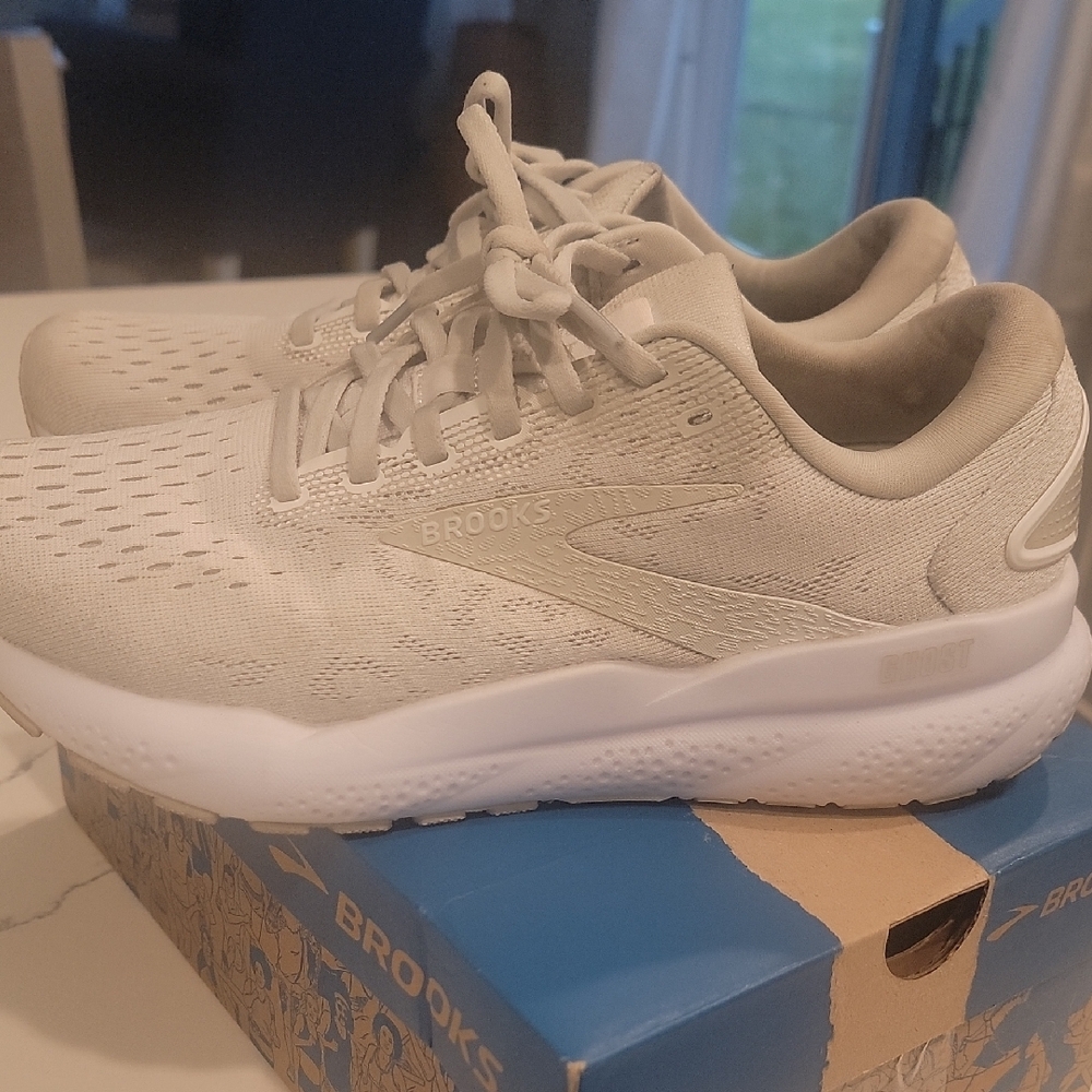 Brooks Light Beige Athletic Sneakers - Picture 4 of 10